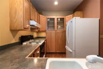 Cozy Kitchen with great storage