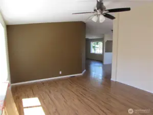 LIVING ROOM JUST INSIDE FRONT DOOR, MASTER BEDROOM TO RIGHT OF PIC.