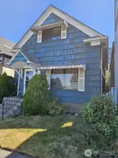 View of front of home.