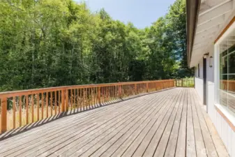 Imagine enjoying this deck alone or entertaining friends!