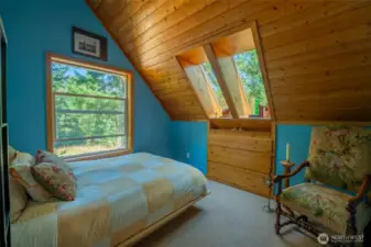 Second bedroom.