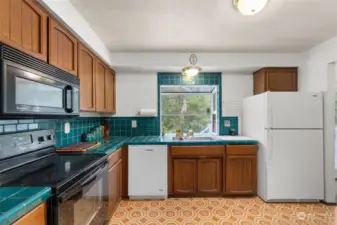 Kitchen w/Tile Counters