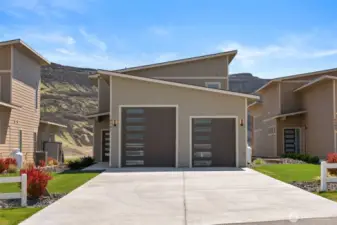 Large Driveway, Off Street Parking, Oversized Garage