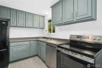 Kitchen appliances all stay.
