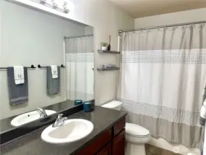 Shared full bath on upper level. Great space if multiple people need to share!