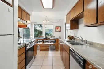 Dining Area with views of Sunday Lake