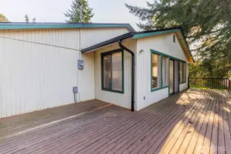 Expansive Deck