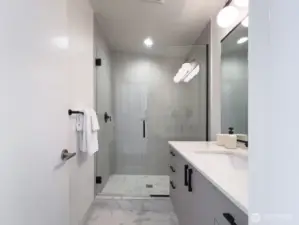 Sizeable bath with private sliding door lavatory