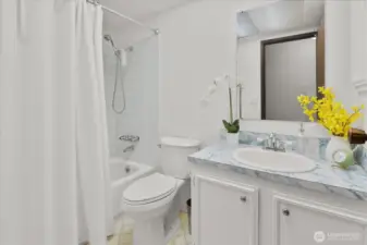 Upper level full bathroom.