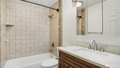 Upstairs full bathroom.