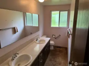 Main full bathroom