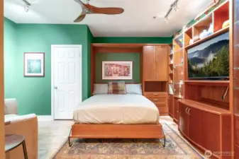 Or the second bedroom, thanks to a murphy bed!