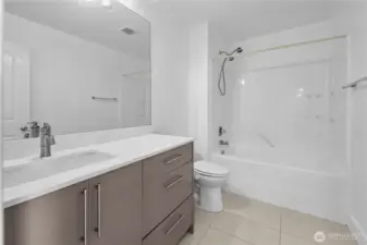 Upper 2nd bath