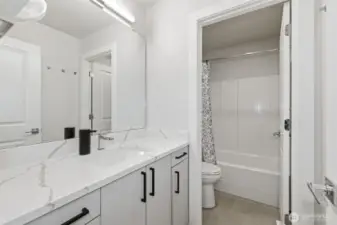 Third level guest full bath