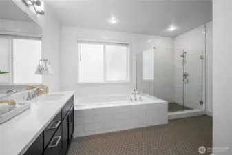 Spacious bath with soaking tub