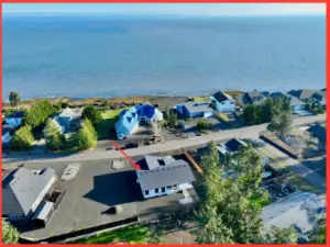 Spectacular location at Grays Harbor Bay