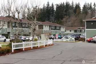 Driveway with locking mail boxes & parcel boxes