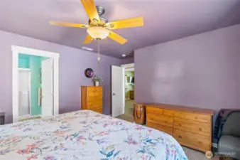 Primary bedroom w/ ceiling fan.