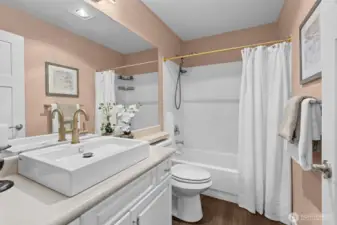 2nd Bathroom *New Sinks Throughout and Matching Light Fixtures