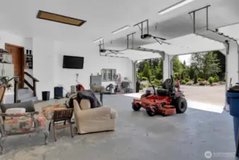 oversize 3 car garage