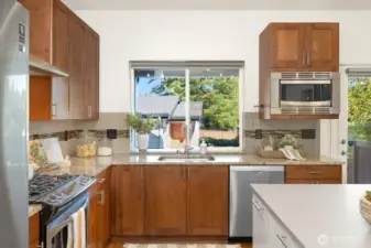 Chef's kitchen with lots of countertop space great for entertaining, daily meal prep and more!