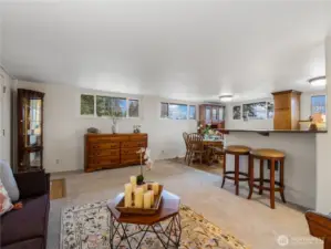 Cook, eat, entertain and relax seamlessly in the efficient space.