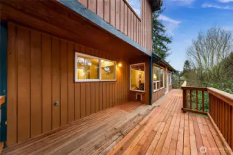Beautiful and spacious back deck