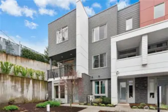 Welcome to the Vareze Townhomes by Tri-Pointe built in 2020!