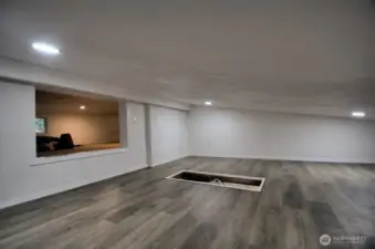 EXTRA STORAGE IN THE LOFT