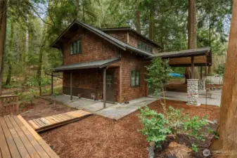 Detached garage and guest space surrounded by trees and privacy