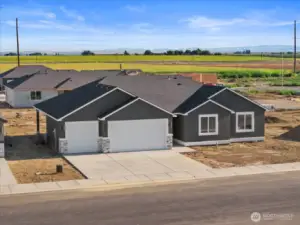 New Construction Home – Images for Reference Only    The photos provided are of a previously built home and may include upgrades or features that are not standard. Actual finishes, features, and layout may vary. Square footage is approximate and varies with each plan. Please refer to the Palos Verdes Standards sheet for a list of included features and consult your agent to verify all details.