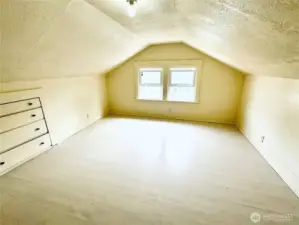 Upper bedroom 2.