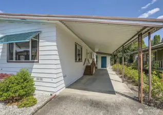 Space for 2 cars in this carport