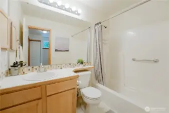 Upstairs full bathroom