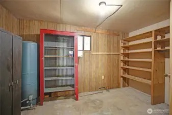 Additional shed with two rooms, detached from house. Endless potential!