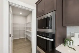 Wall oven and microwave. Photo's are for representational purposes only. Colors and finishes may differ.