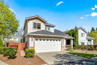 Front View / 2-car garage