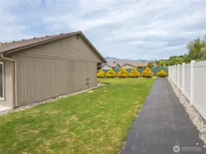 Large side yard. Vinyl fencing