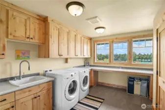 Utility room, sink, folding table, storage