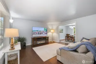 Front livingroom... Cozy and inviting!