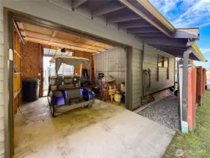 Detached garage