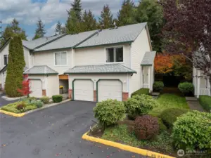 Rare end-unit TOWNHOME with modern upgrades and prime location! Enjoy laminate flooring throughout, stainless steel appliances, and custom kitchen cabinets that open to a bright living and dining area. Sliding doors lead to a private, fully FENCED YARD with patio perfect for entertaining, or BBQs.