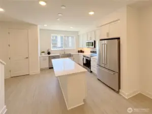 1504 well appointed kitchen - move-in Ready