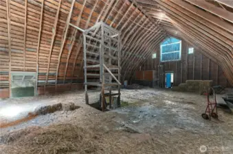 Seller reports it hold 100 tons of hay!!