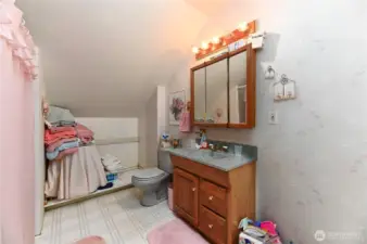 Updated upstairs bathroom~