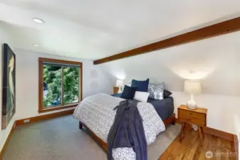 A queen or king size will fit in this bedroom.