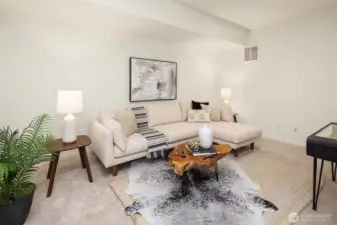 The bonus room has brand new carpet, fresh paint, and tall ceilings.