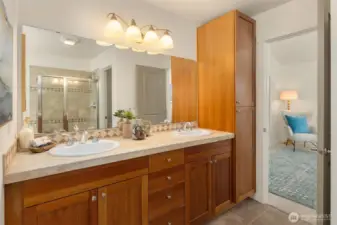 The built-in linen closet will keep things tidy.