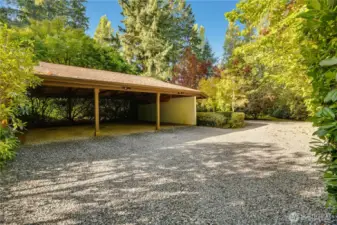 3 car parking in the carport &  detached single garage