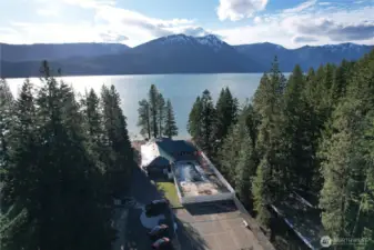 Pineloch Sun Community Center with pool, tennis, clubhouse and beach access.